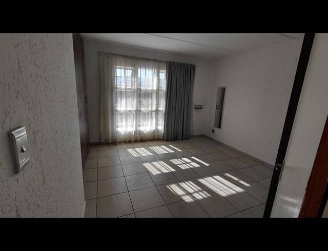 2 BEDROOM TOWNHOUSE FOR SALE IN MULBARTON